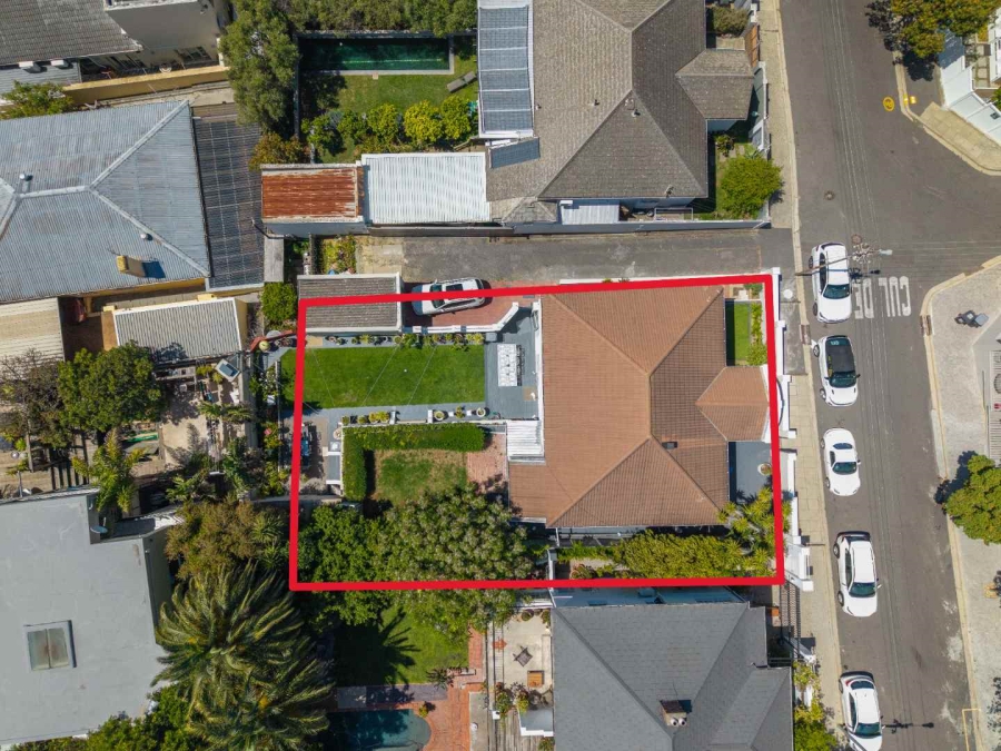 5 Bedroom Property for Sale in Green Point Western Cape